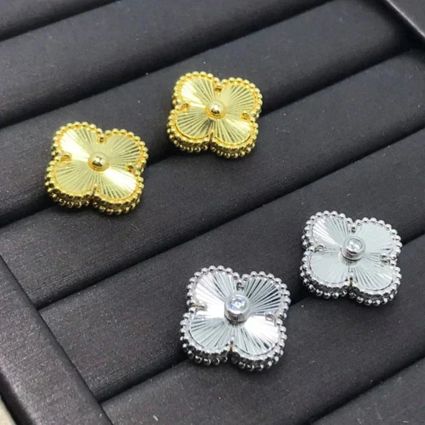 Pomuse CLOVER MINI 9.5MM LASER EARRINGS