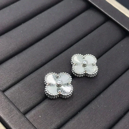 Pomuse CLOVER MINI 9.5MM LASER EARRINGS