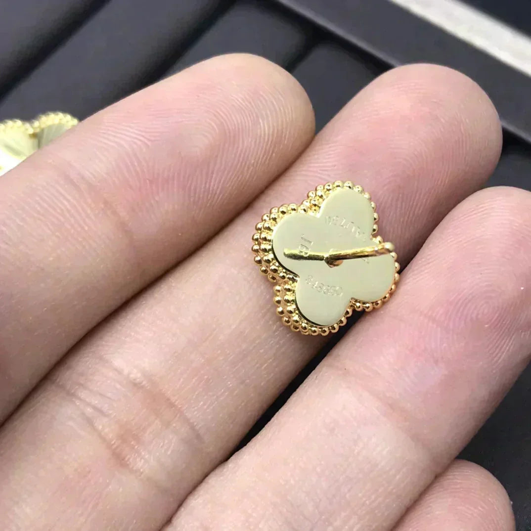 Pomuse CLOVER MINI 9.5MM LASER EARRINGS