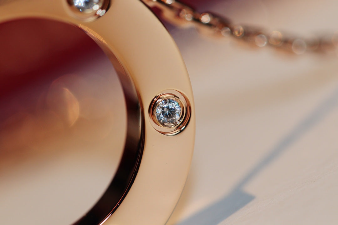 Pomuse LOVE NECKLACE 16MM 6 DIAMONDS PINK GOLD
