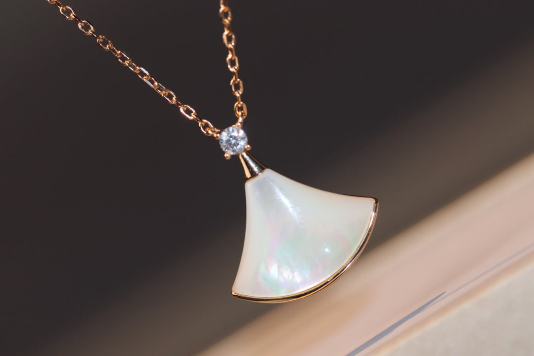 Pomuse DREAM NECKLACE WHITE MOP PINK GOLD 1 DIAMOND