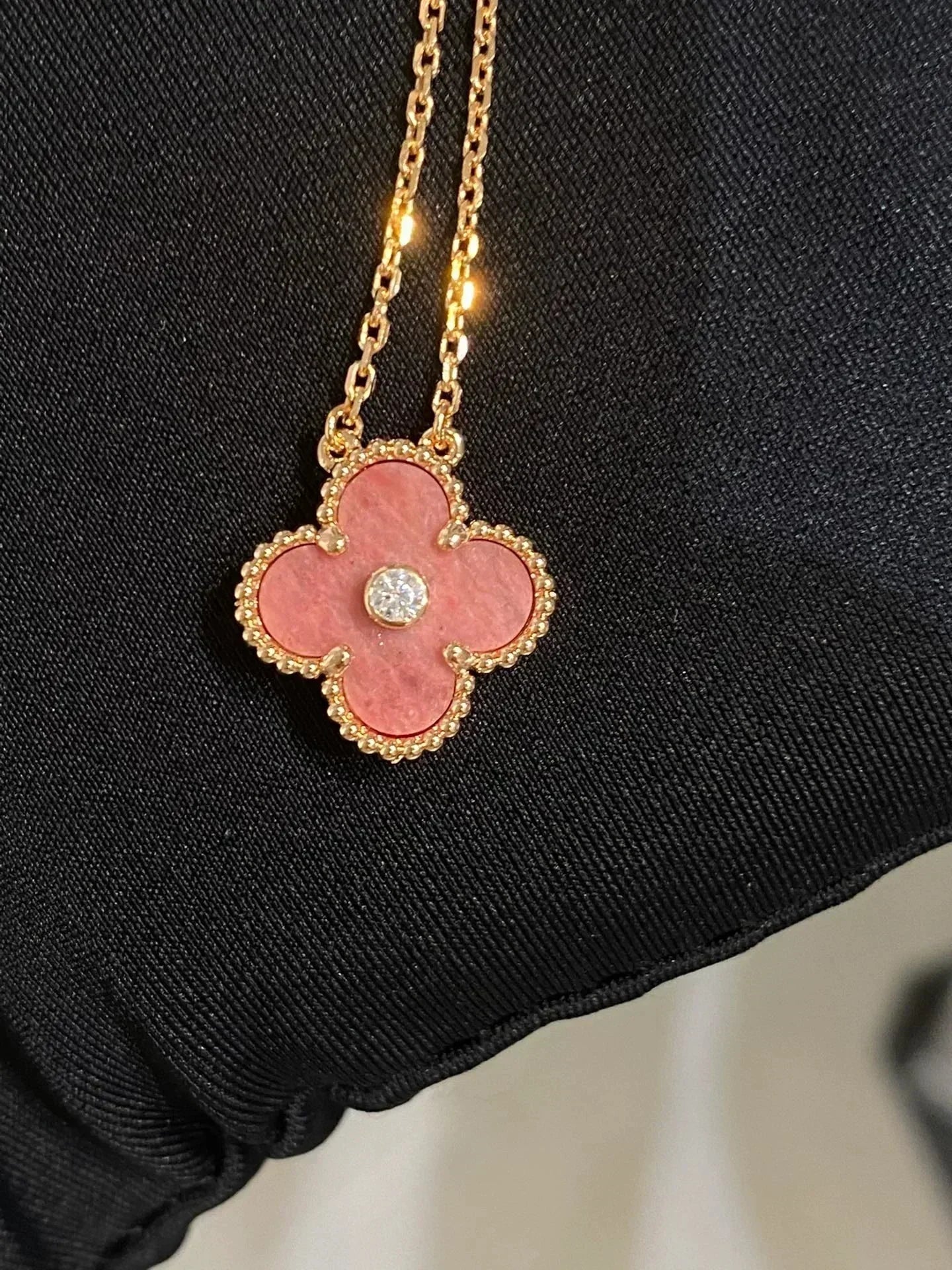 Pomuse CLOVER 15MM DIAMOND RHODONITE NECKLACE