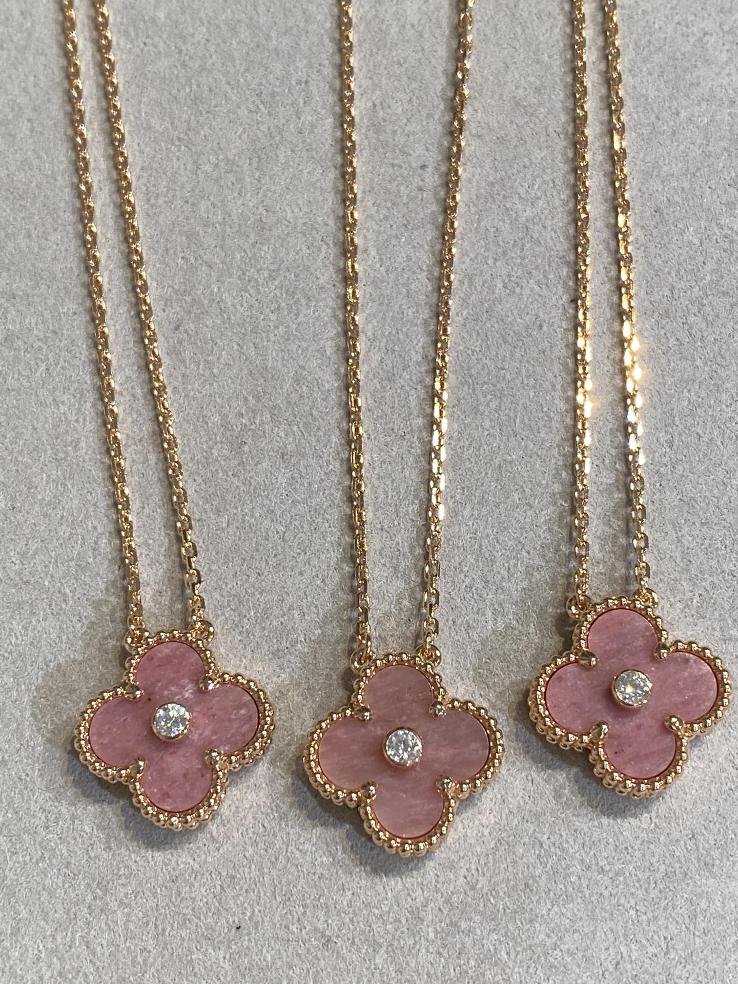 Pomuse CLOVER 15MM DIAMOND RHODONITE NECKLACE