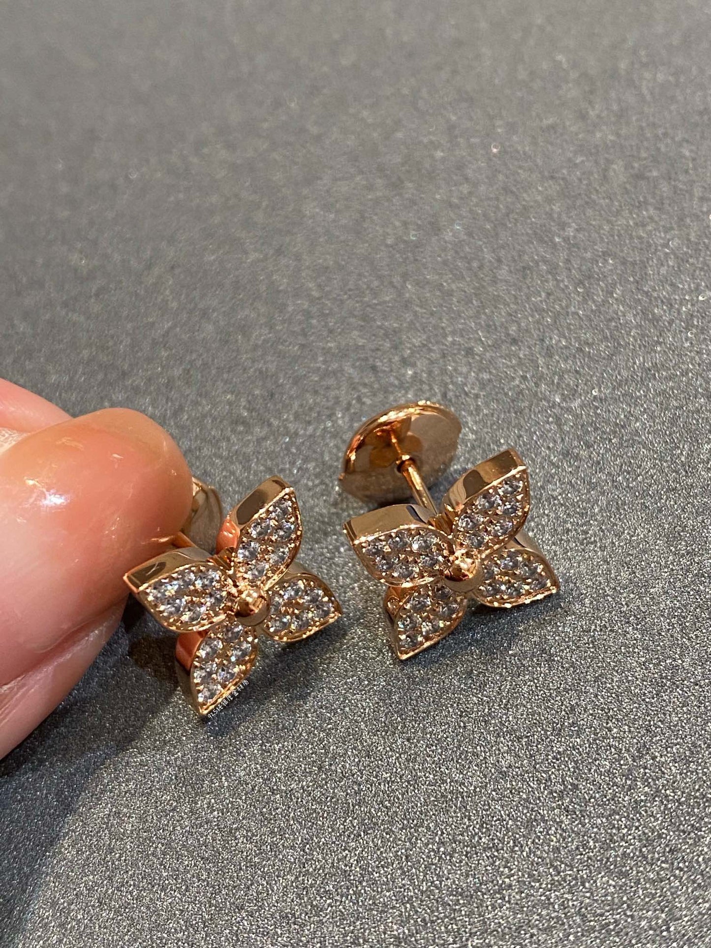 Pomuse STAR DIAMOND EARRINGS
