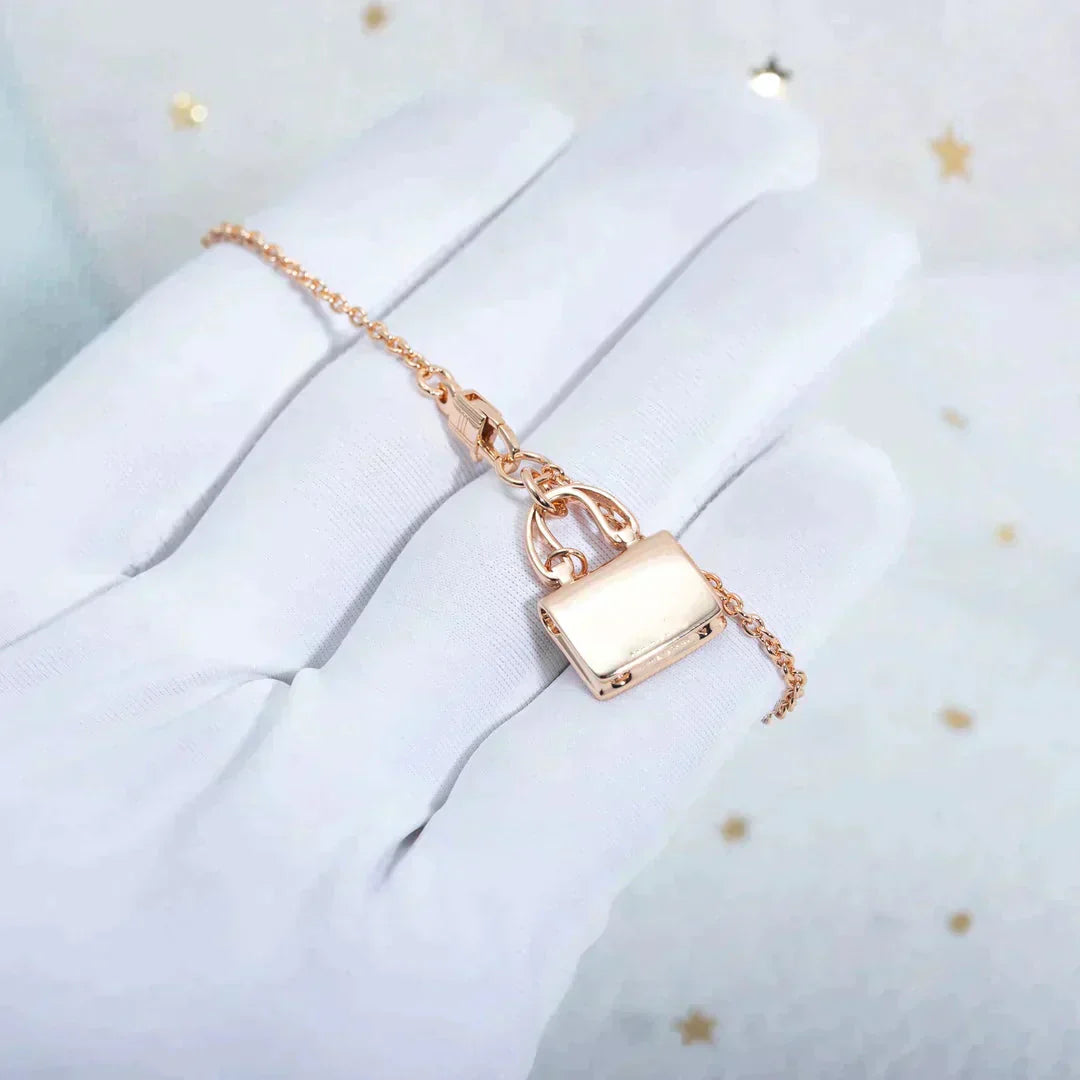 Pomuse AMULETTE PEDANT ROSE GOLD NECKLACE