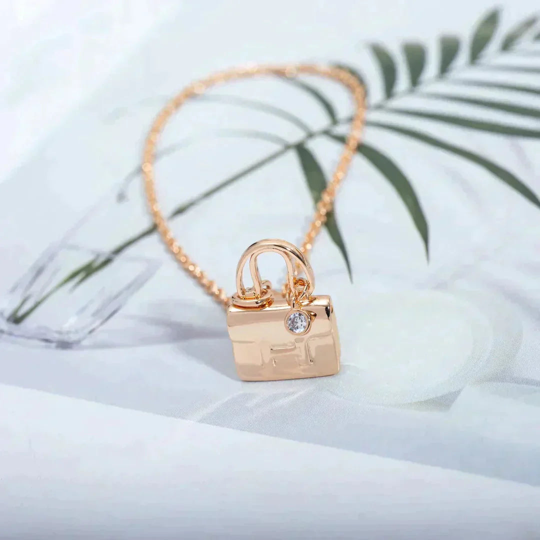 Pomuse AMULETTE PEDANT ROSE GOLD NECKLACE