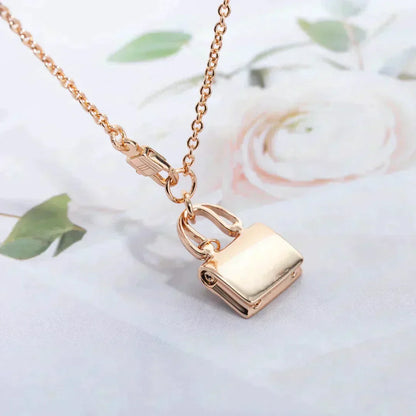 Pomuse AMULETTE PEDANT ROSE GOLD NECKLACE