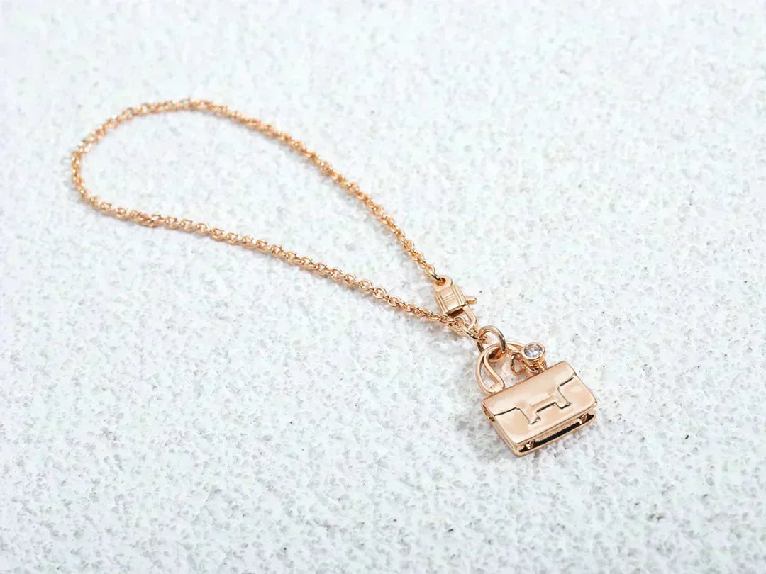 Pomuse AMULETTE PEDANT ROSE GOLD NECKLACE