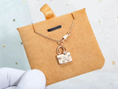 Pomuse AMULETTE PEDANT ROSE GOLD NECKLACE