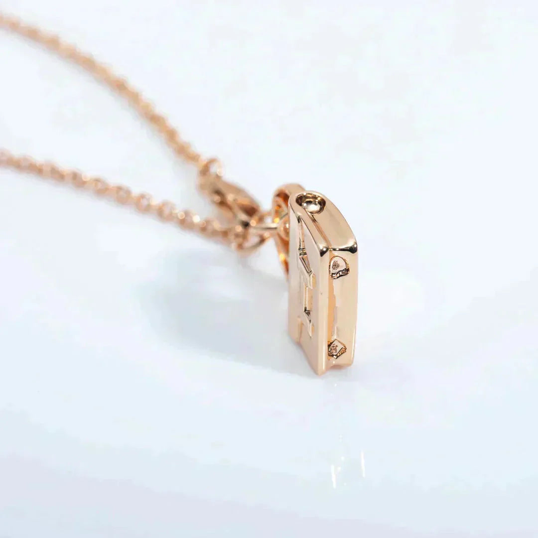 Pomuse AMULETTE PEDANT ROSE GOLD NECKLACE