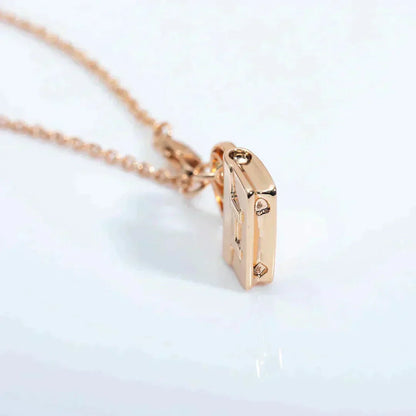 Pomuse AMULETTE PEDANT ROSE GOLD NECKLACE