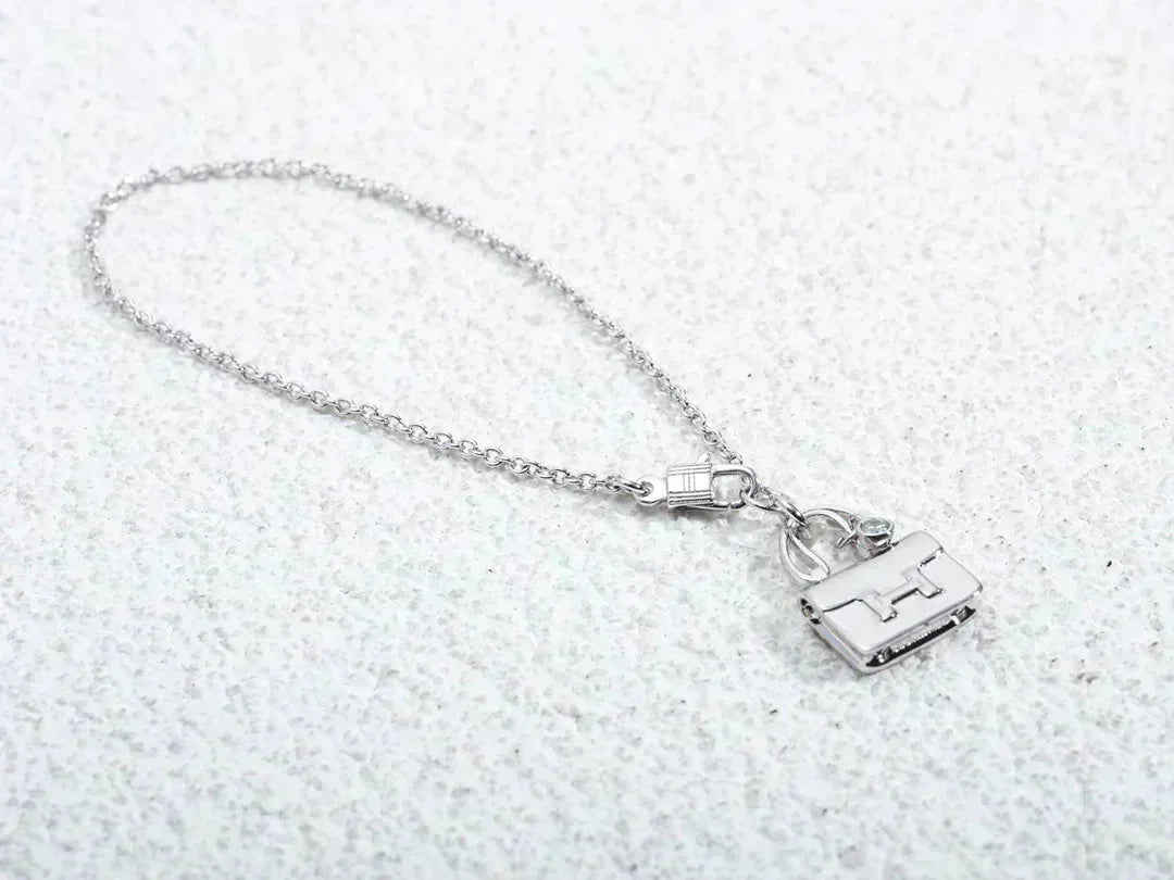 Pomuse AMULETTE PEDANT SILVER NECKLACE