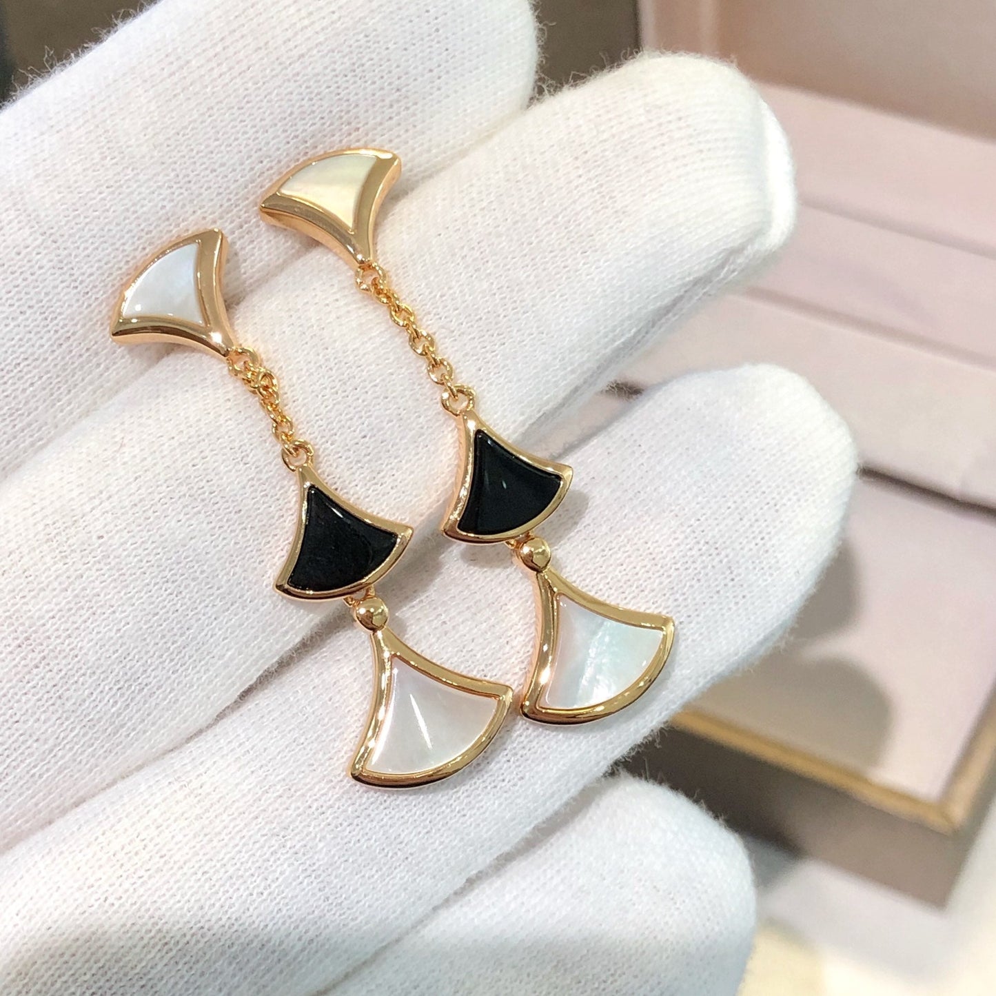 Pomuse DREAM EARRINGS 3 MOTIFS ONYX MOP PINK GOLD