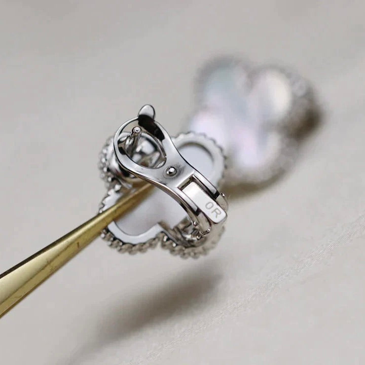 Pomuse CLOVER MEDIUM 1 MOTIFS  WHITE MOP EARRINGS SILVER