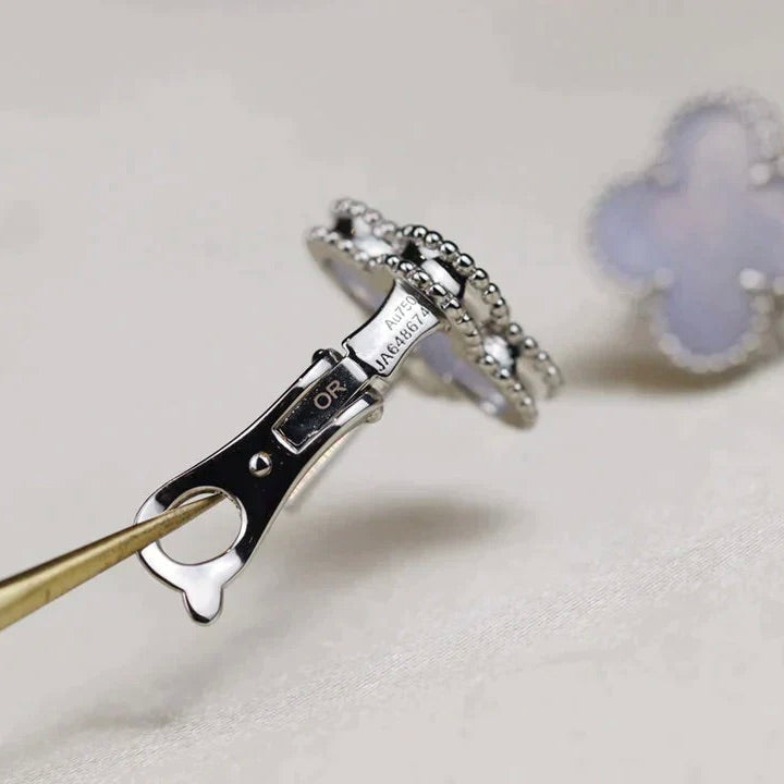 Pomuse CLOVER MEDIUM 1 MOTIFS  WHITE MOP EARRINGS SILVER