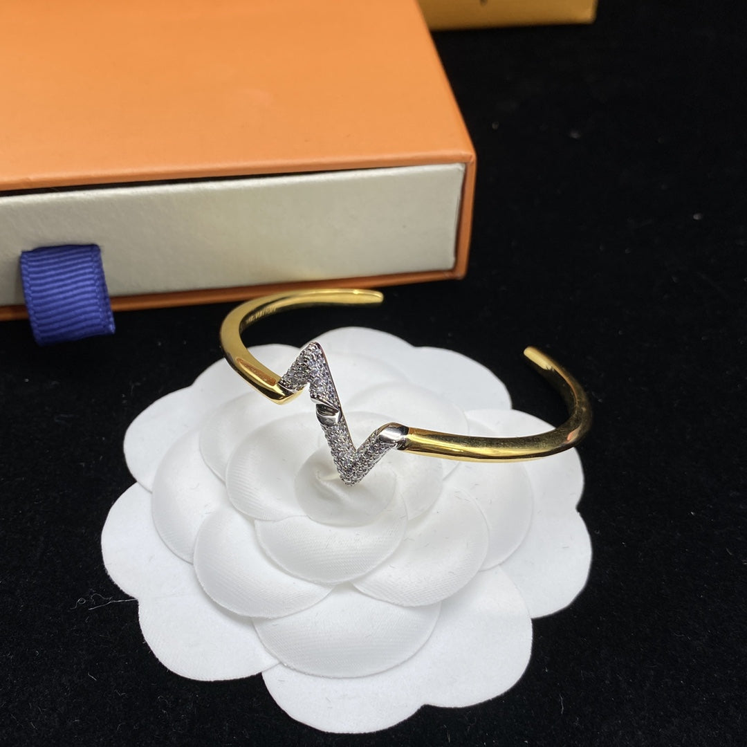 Pomuse VOLTE UPSITE DOWN DIAMOND GOLD OPEN BRACELET