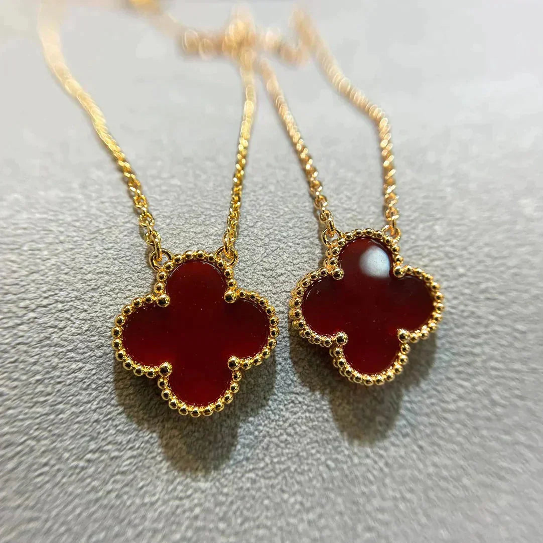 Pomuse CLOVER 15MM CARNELIAN SINGLE FLOWER NECKLACE