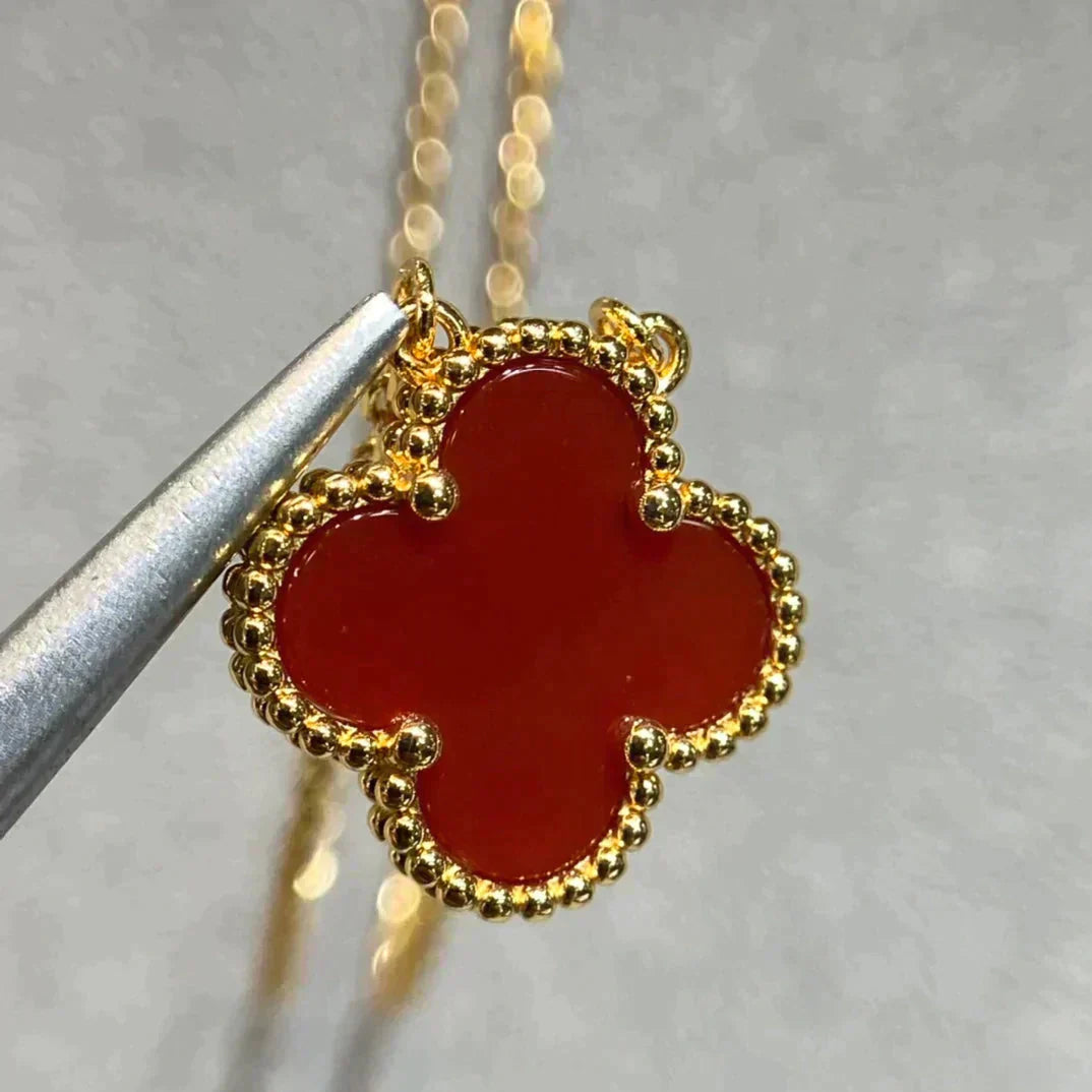 Pomuse CLOVER 15MM CARNELIAN SINGLE FLOWER NECKLACE