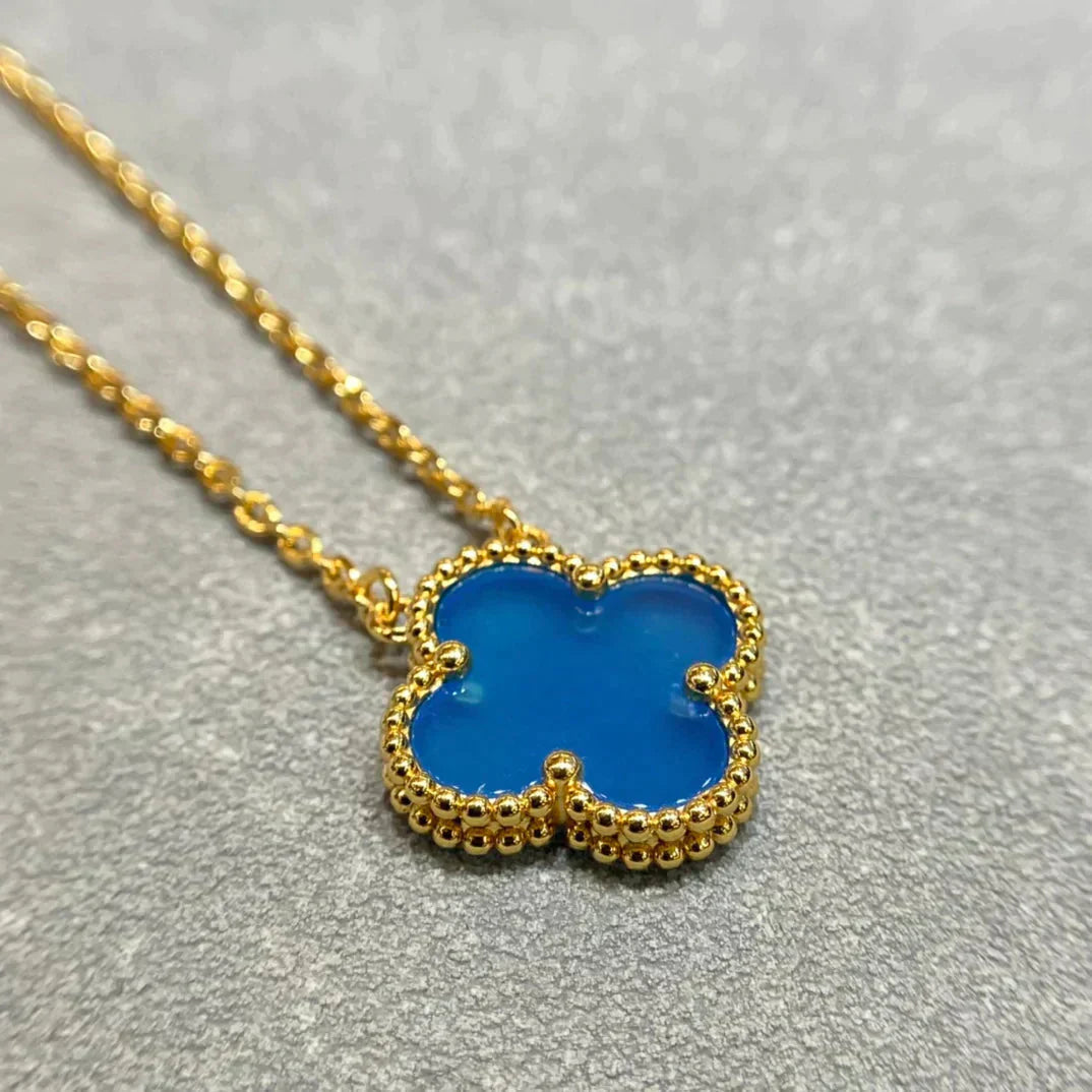 Pomuse CLOVER 15MM BLUE AGATE NECKLACE