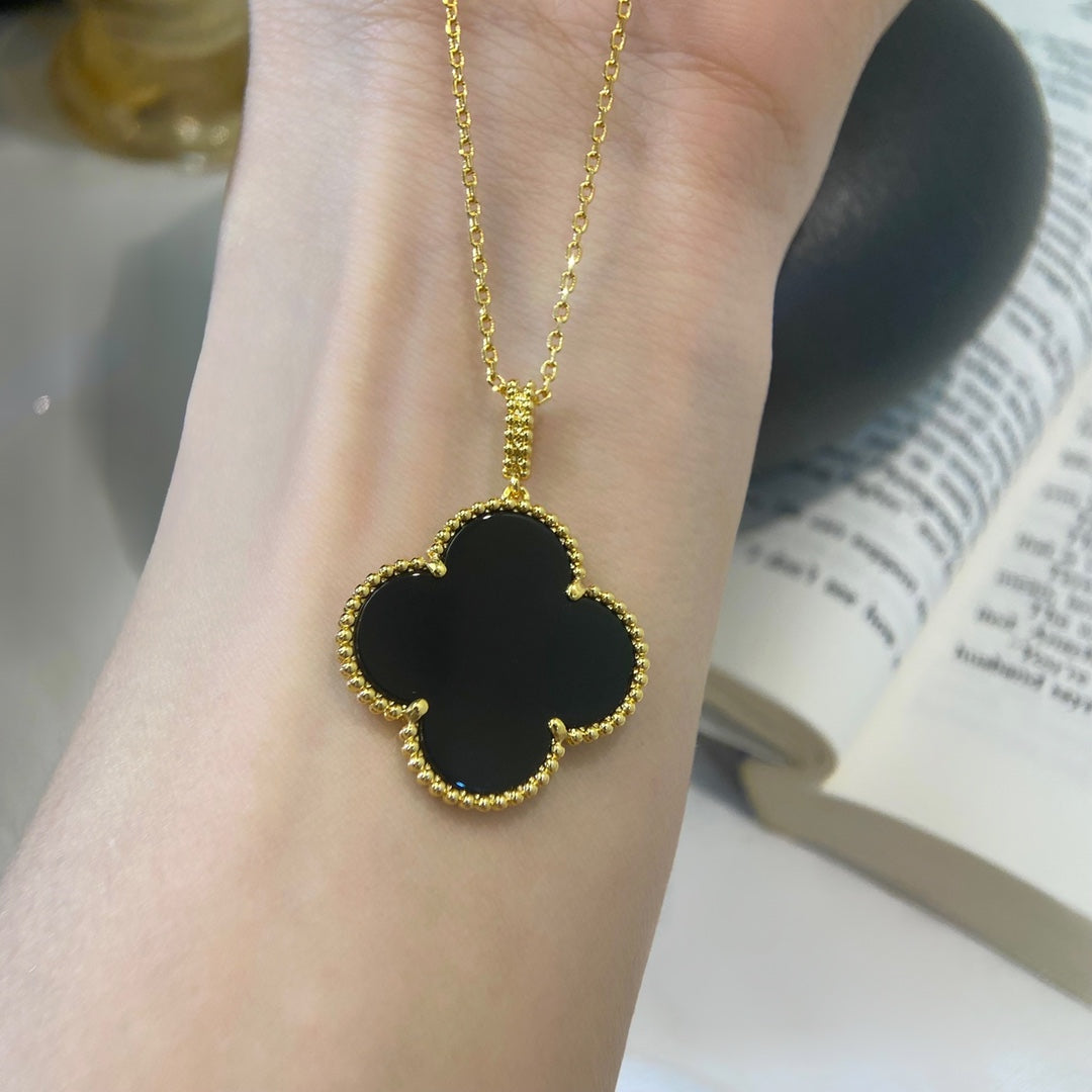 Pomuse CLOVER 25MM NECKLACE GOLD ONYX