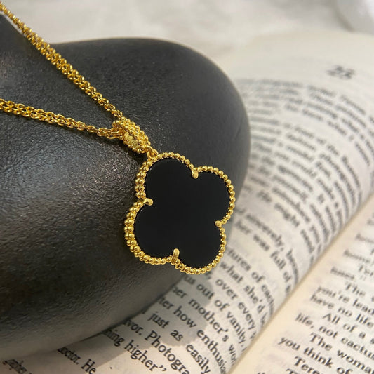 Pomuse CLOVER 25MM NECKLACE GOLD ONYX