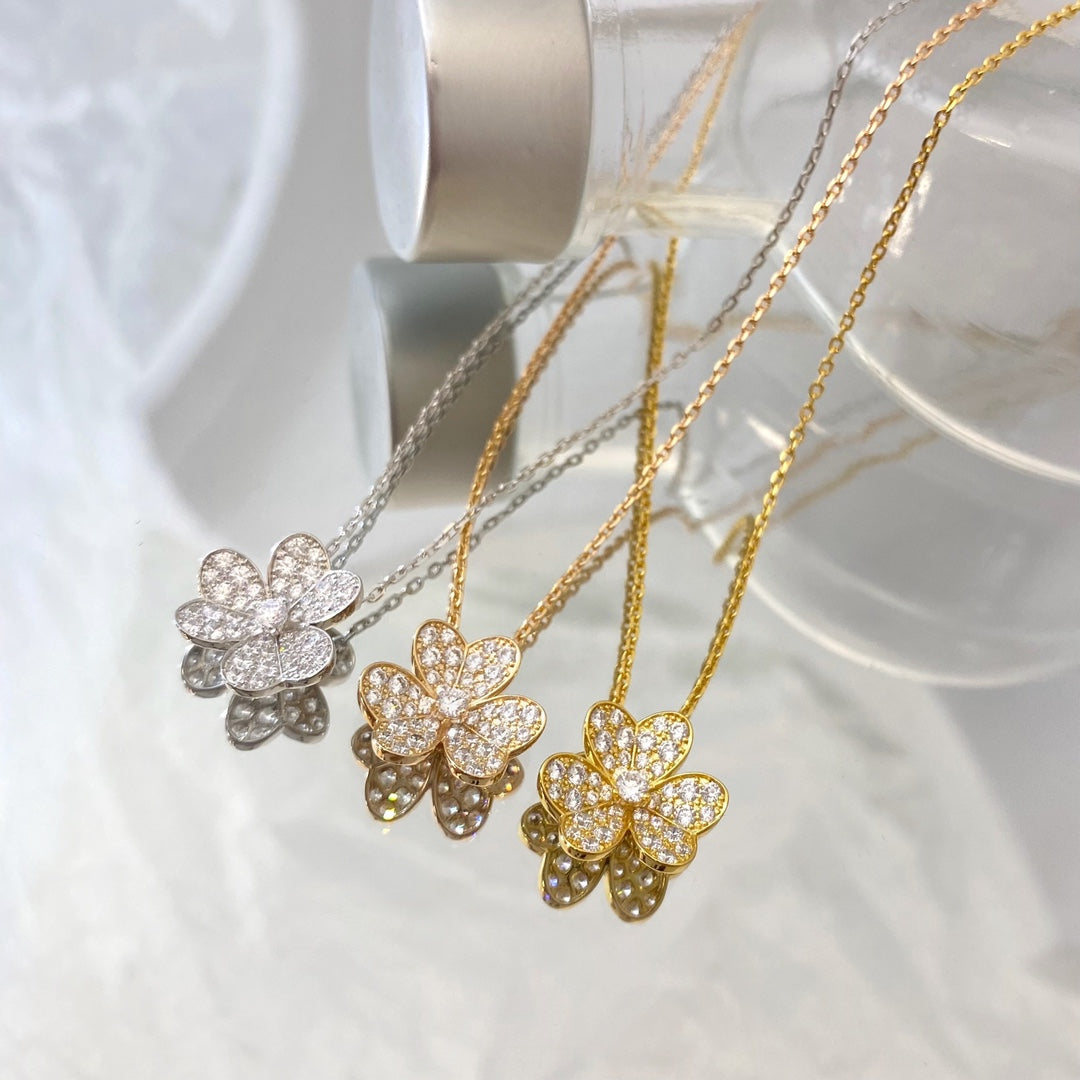 Pomuse FRIVOLE FLOWER DIAMOND NECKLACE