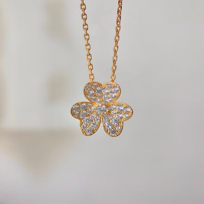 Pomuse FRIVOLE FLOWER DIAMOND NECKLACE