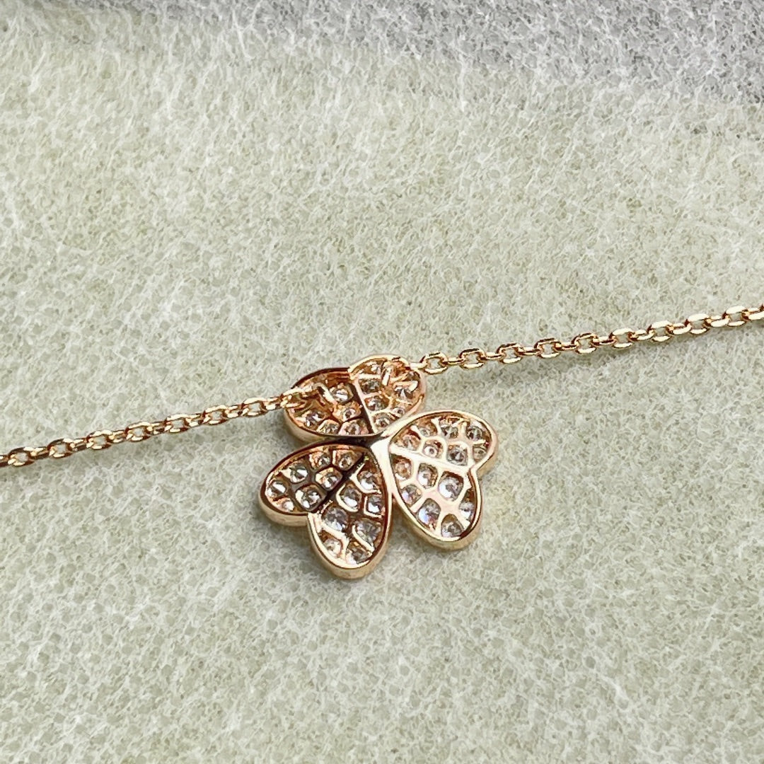 Pomuse FRIVOLE FLOWER DIAMOND NECKLACE