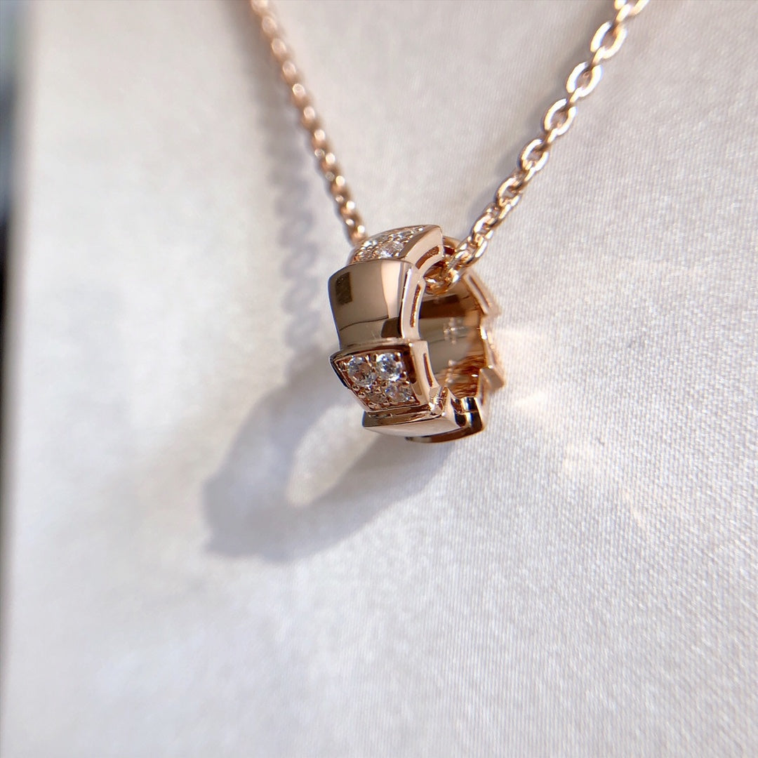 Pomuse SERPENTI PEDANT DIAMOND PINK GOLD NECKLACE