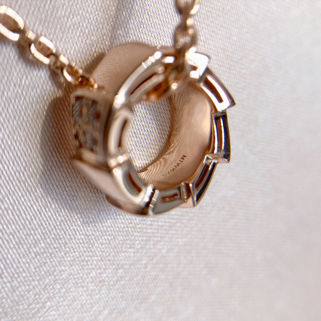 Pomuse SERPENTI PEDANT DIAMOND PINK GOLD NECKLACE