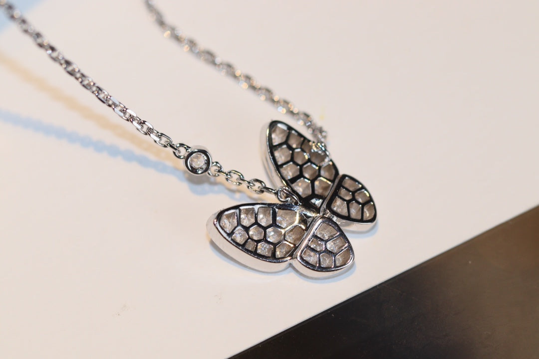Pomuse BUTTERFLY DIAMOND NECKLACE