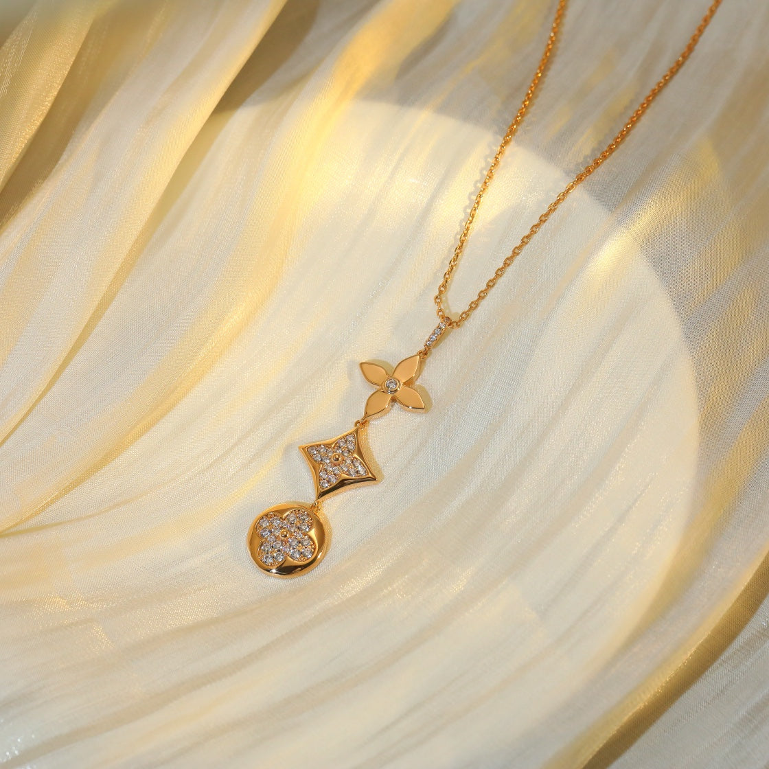 Pomuse STAR AND SUN DIAMOND PINK GOLD NECKLACE