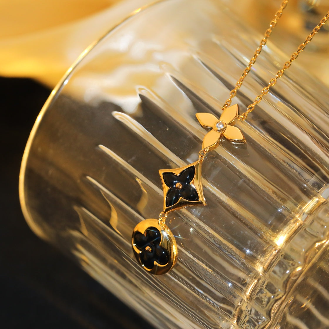 Pomuse STAR AND SUN ONYX PINK GOLD NECKLACE