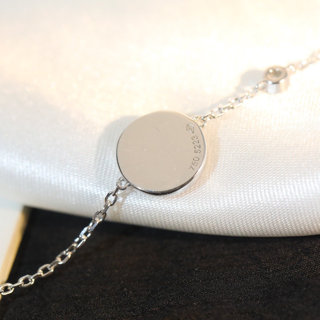Pomuse SUN MOTIF PINK MOP SILVER BRACELET