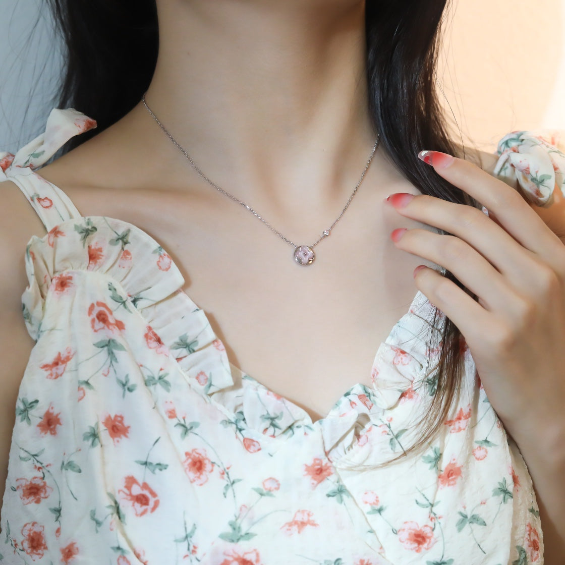 Pomuse SUN PEDANT PINK GOLD 1 DIAMOND NECKLACE