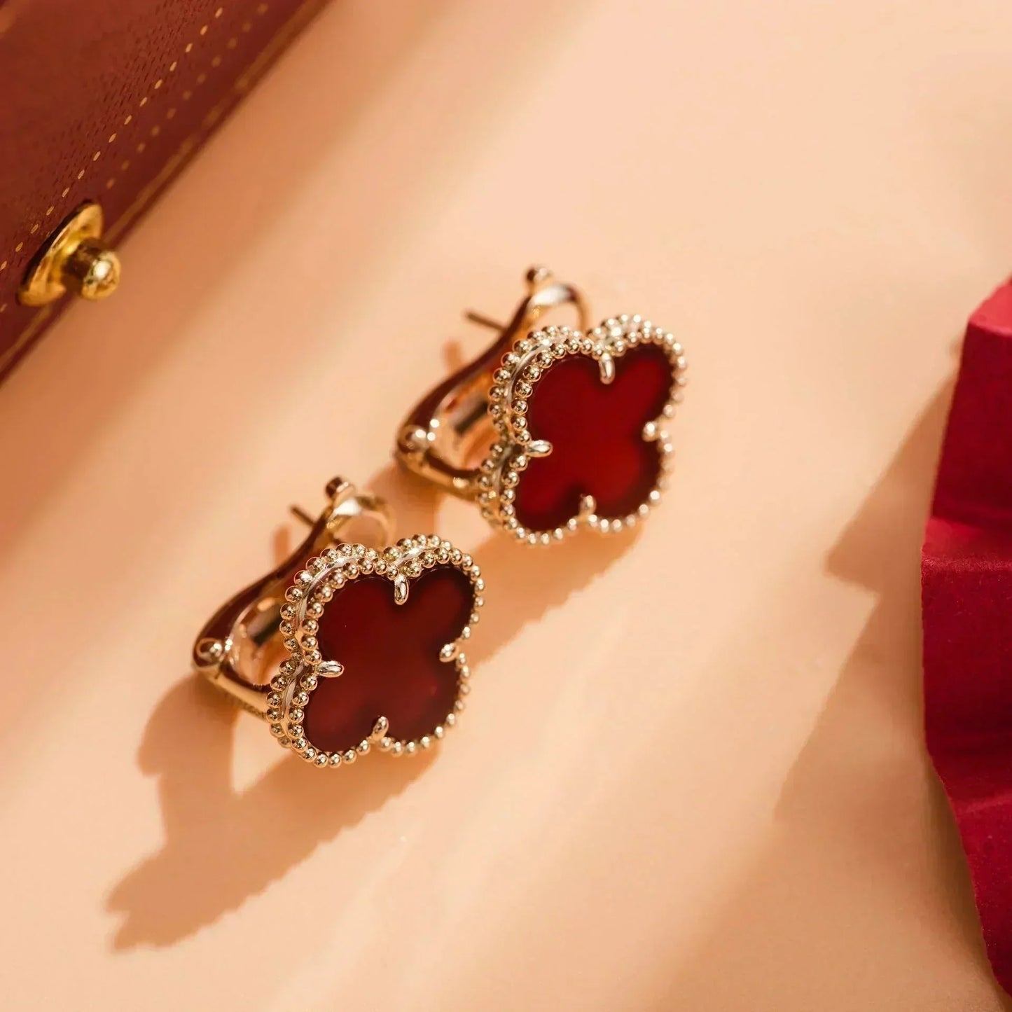 Pomuse CLOVER MEDIUM 1 MOTIFS CARNELIAN  EARRINGS