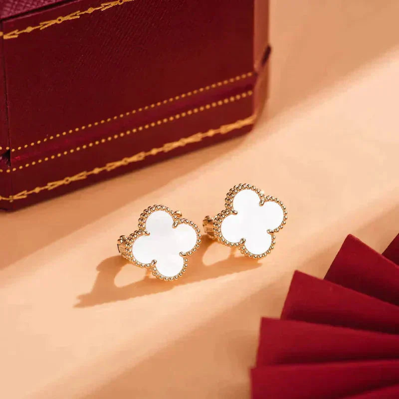 Pomuse CLOVER MEDIUM 1 MOTIFS  WHITE MOP STUD EARRINGS
