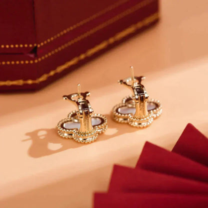 Pomuse CLOVER MEDIUM 1 MOTIFS  WHITE MOP STUD EARRINGS