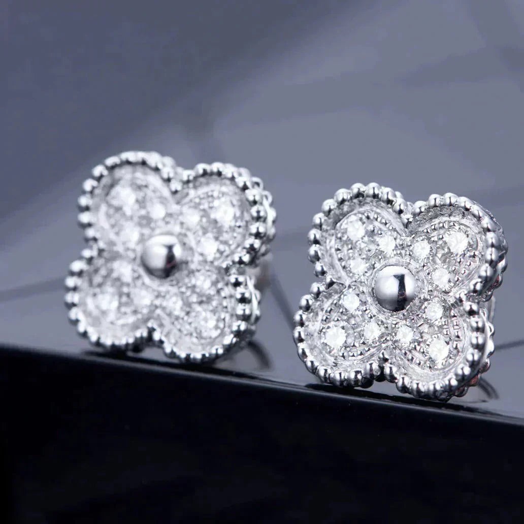 Pomuse CLOVER 1 MOTIFS DIAMOND STUD EARRINGS SILVER