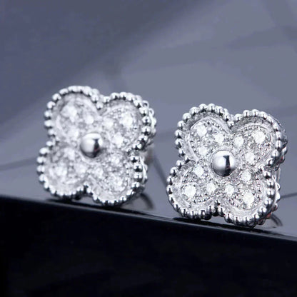 Pomuse CLOVER 1 MOTIFS DIAMOND STUD EARRINGS SILVER