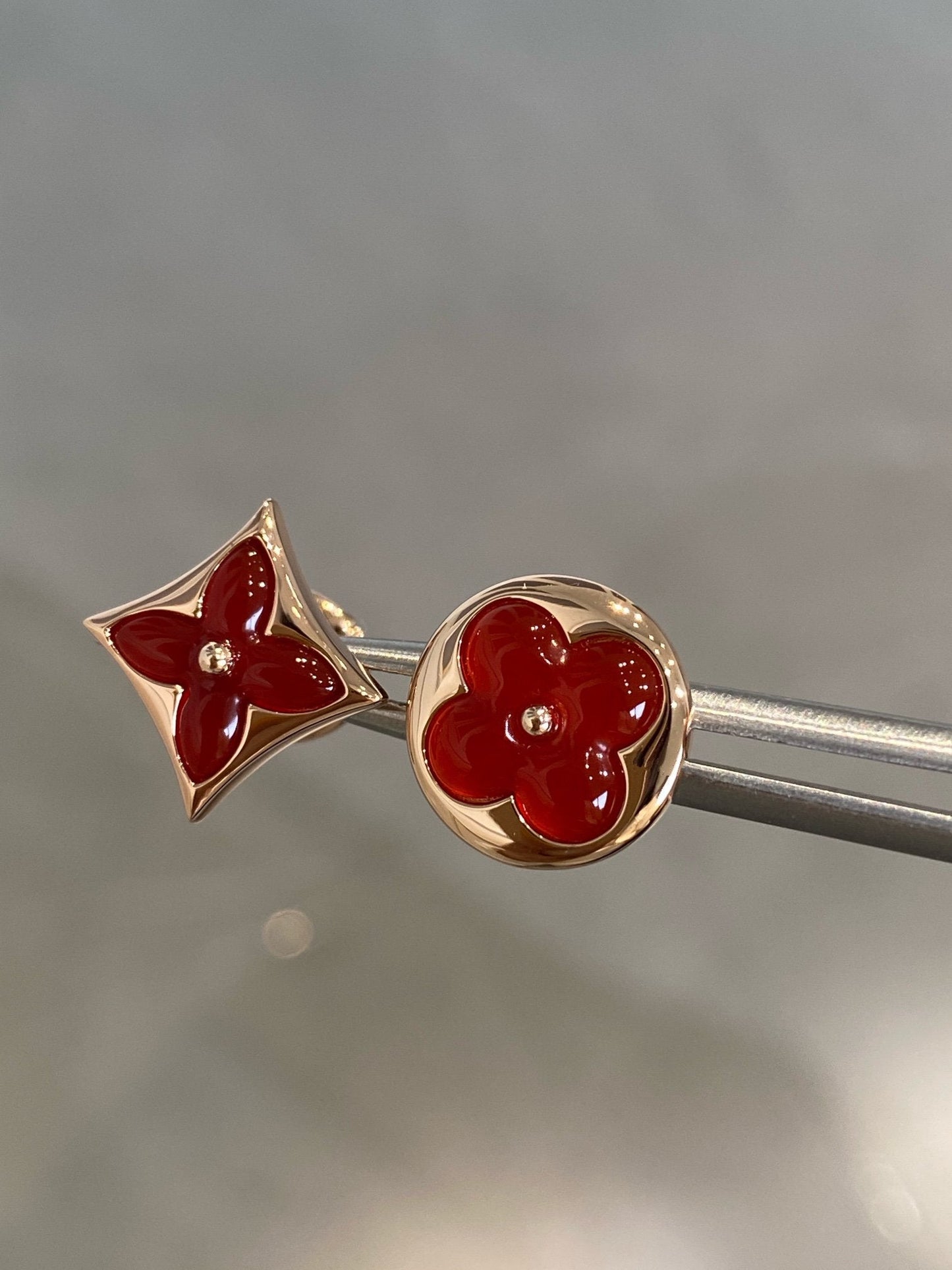 Pomuse STAR AND SUN PINK GOLD CARNELIAN STUD EARRINGS