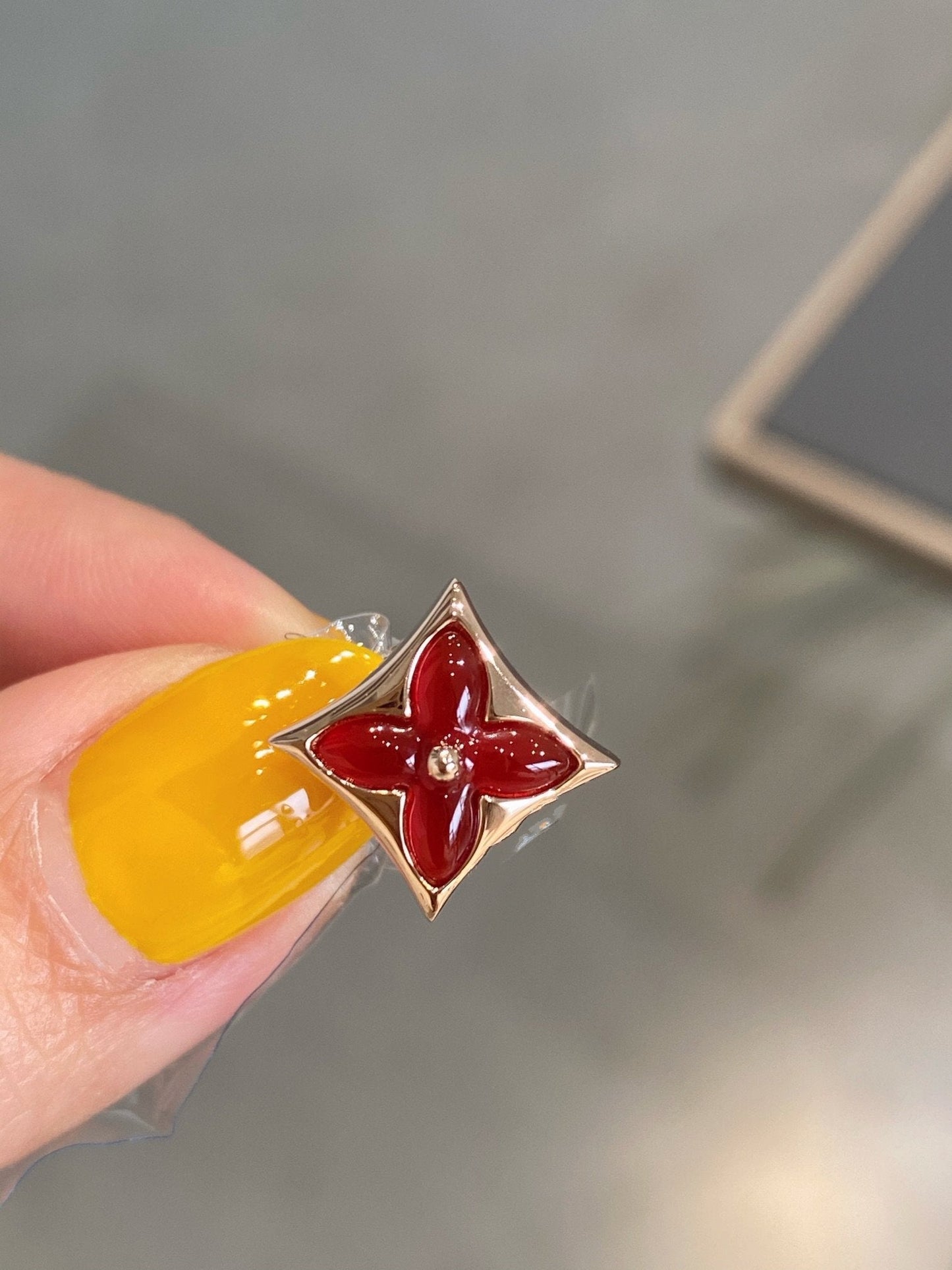 Pomuse STAR AND SUN PINK GOLD CARNELIAN STUD EARRINGS