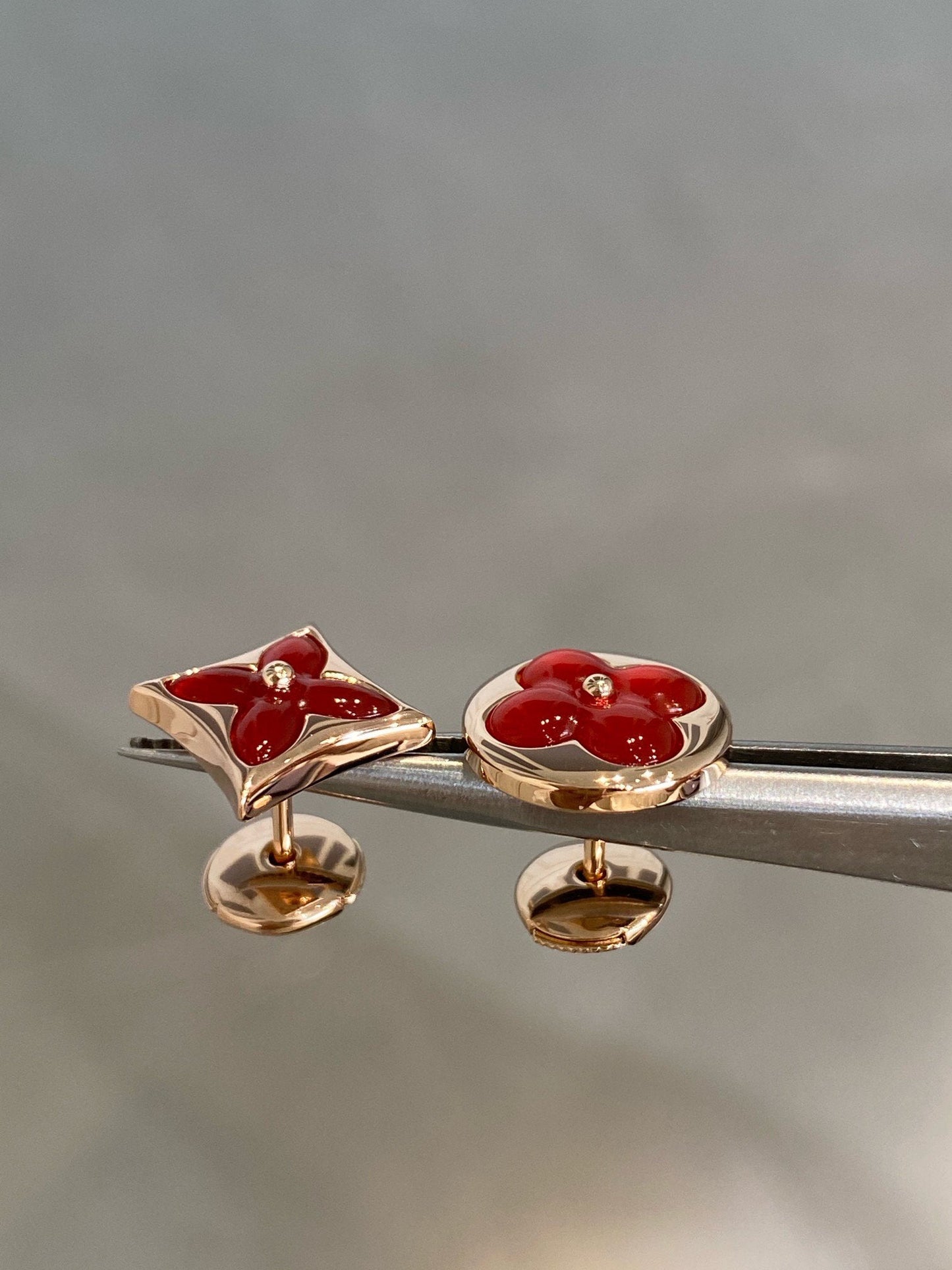 Pomuse STAR AND SUN PINK GOLD CARNELIAN STUD EARRINGS