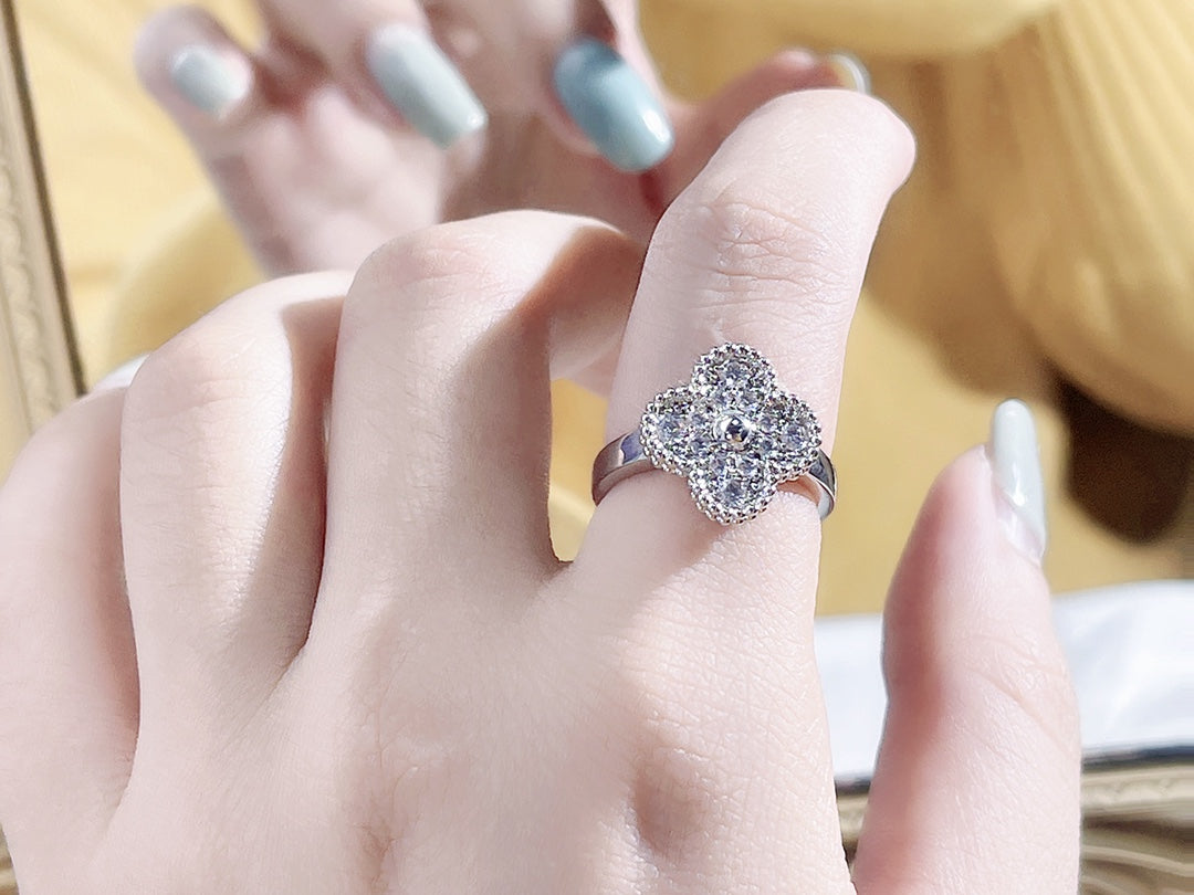 Pomuse CLOVER DIAMOND RING