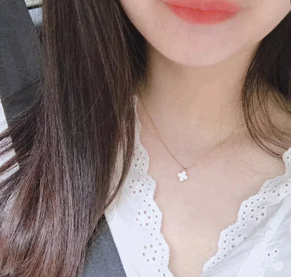 Pomuse CLOVER MINI 9.5MM WHITE MOTHER-OF-PEARL NECKLACE