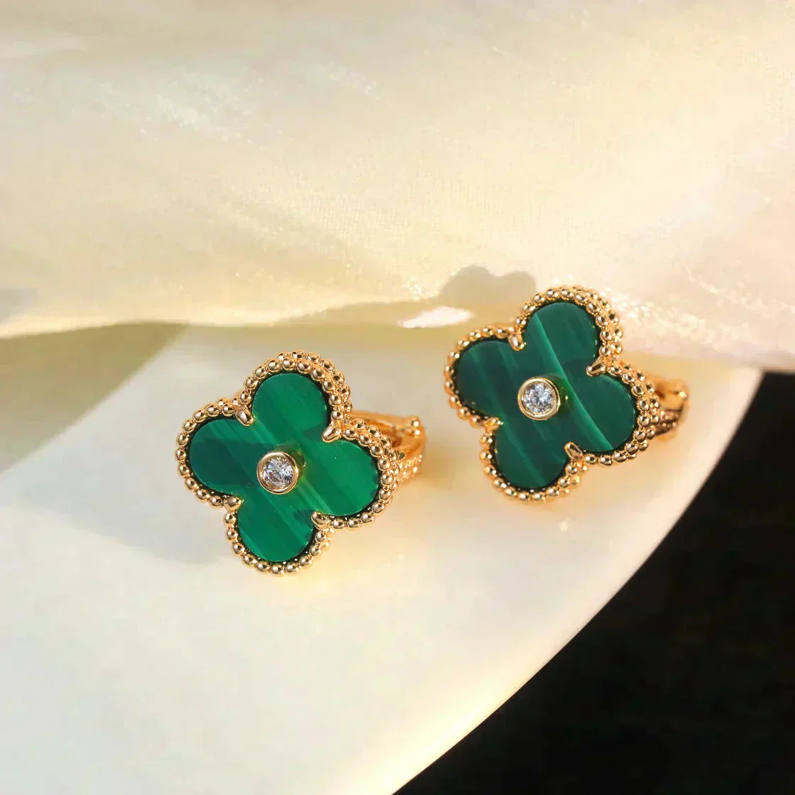Pomuse CLOVER MEDIUM 1 MOTIFS MALACHITE DIAMOND EARRINGS