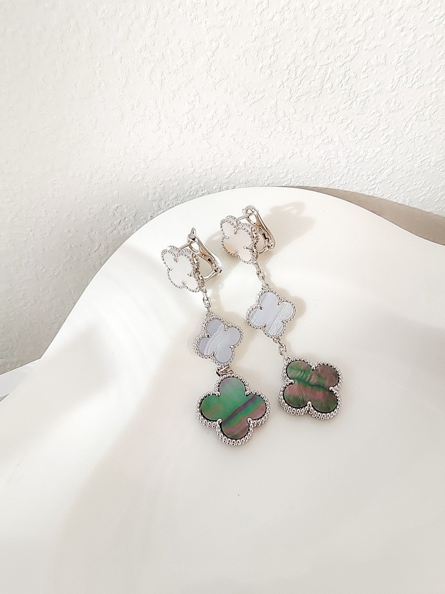 Pomuse CLOVER 3 MOTIFS CHALCEDONY DARK MOP SILVER EARRINGS