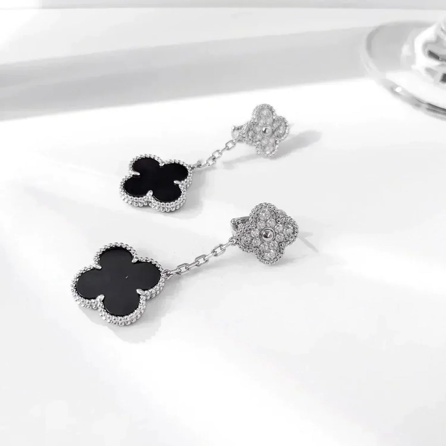 Pomuse CLOVER 2 MOTIFS  DIAMOND ONYX EARRINGS SILVER