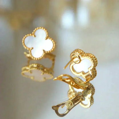 Pomuse CLOVER MEDIUM 1 MOTIFS  WHITE MOP STUD EARRINGS