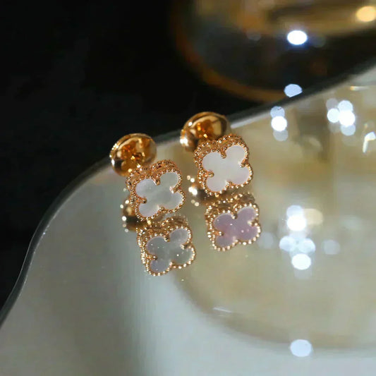 Pomuse CLOVER MINI 9.5MM WHITE MOP EARRINGS
